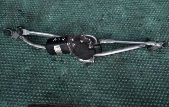 Audi A6 S6 C5 4B Front wiper linkage and motor 8D1955605B 8D1955113C