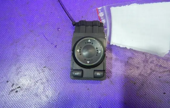 Volkswagen PASSAT B5 Wing mirror switch 