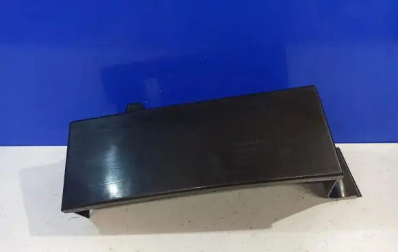 Volvo XC90 Battery box tray cover/lid 30782017