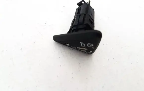 Tailgate opening switch