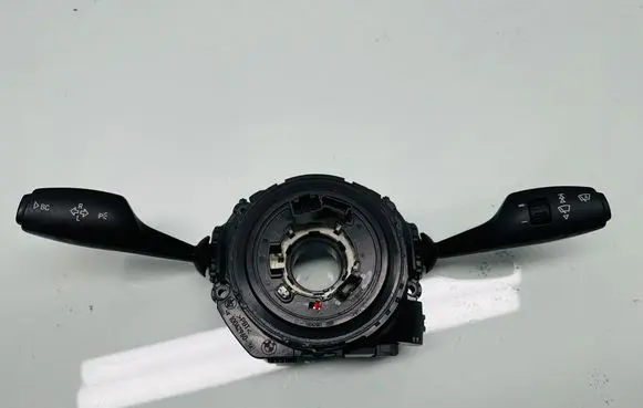 Wiper turn signal indicator stalk/switch