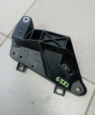 Chrysler Pacifica Radiator mount bracket 68292238AA