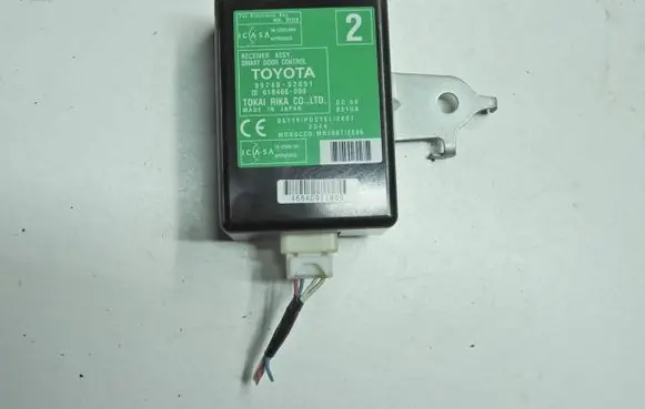 Toyota Urban Cruiser (XP110) Central locking relay 89740-52051 61B466000