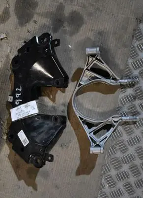 Porsche 992 Engine mount bracket
