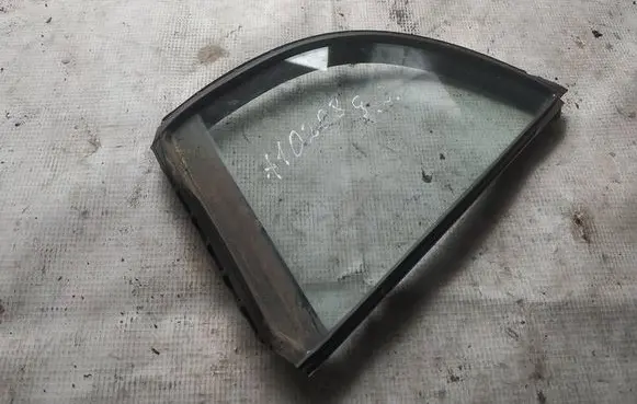 Rear vent window glass