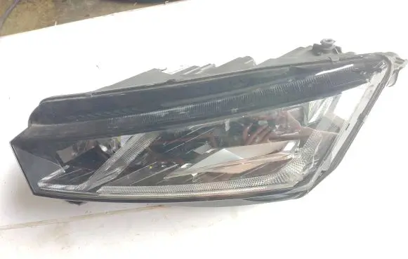 Skoda Octavia Mk4 Headlight/headlamp 5E4941015A LE18A6419 030111823300