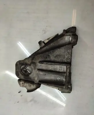 BMW X5 E70 Engine mounting bracket 6790022