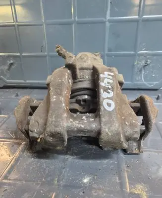 Mercedes-Benz E W211 Rear brake caliper A2205453028