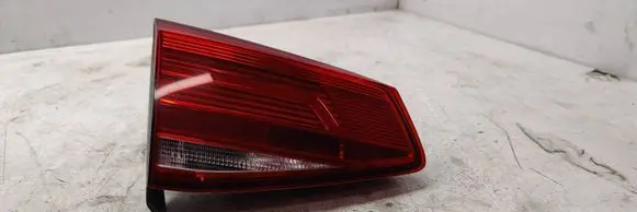 Tailgate rear/tail lights