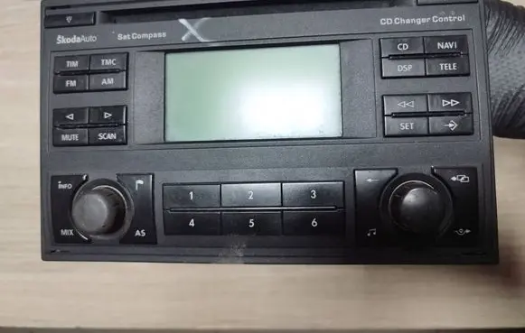 Skoda Superb B5 (3U) Radio/GPS head unit trim 