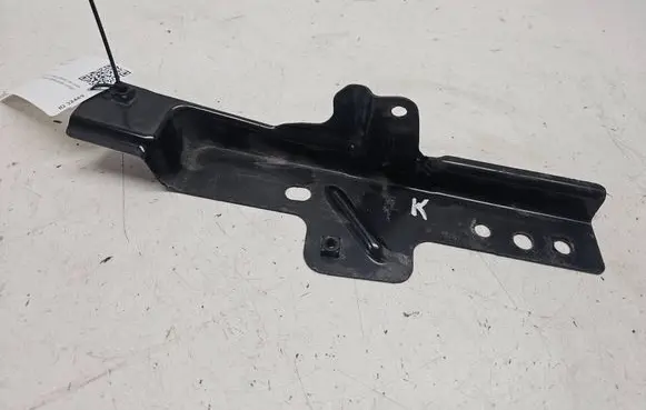 Audi Q7 4L Fender mounting bracket 4L0805697