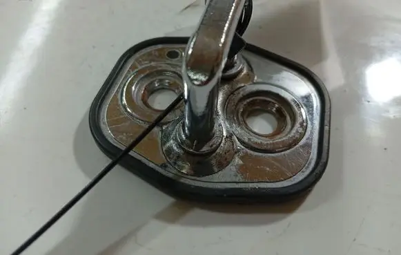 Peugeot 407 Front door lock loop/hook striker 