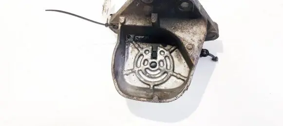 Volvo XC90 Engine mounting bracket