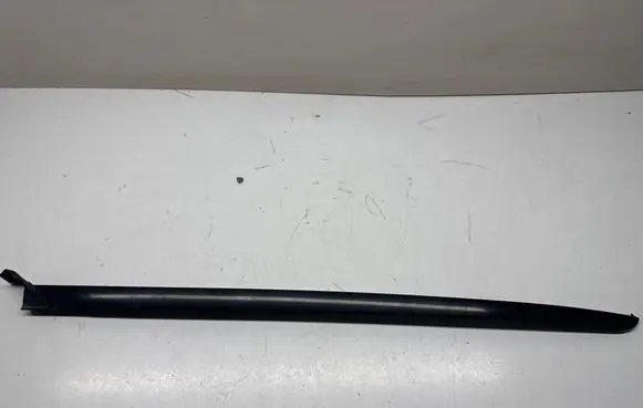 Peugeot 5008 II Windshield trim 9810112080