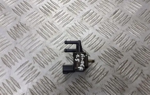 Nissan Almera N16 Valve vacuum K5T484746512
