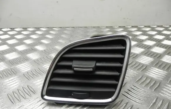 Rear air vent grill