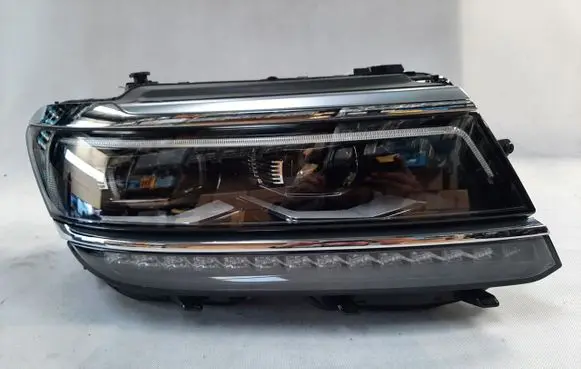 Volkswagen Tiguan Headlight/headlamp 5NN941082C