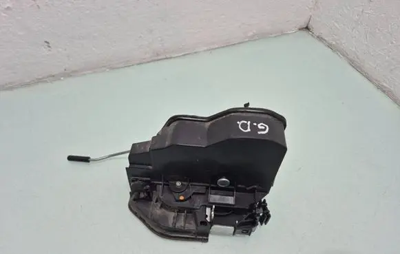 BMW X1 E84 Rear door lock 7202148