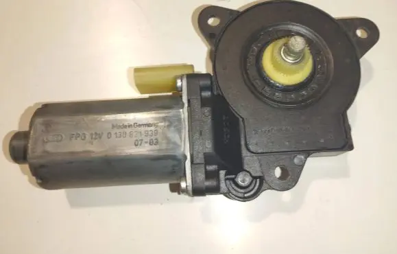 Ford Fiesta Front door window regulator motor 0130821939