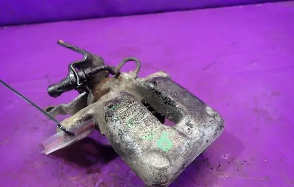 Volkswagen Touran I Rear brake caliper