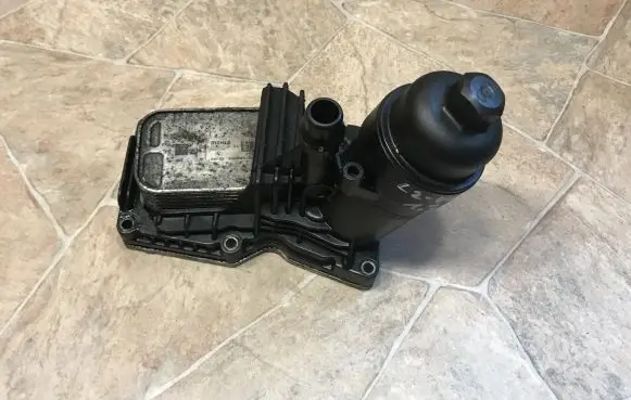 BMW 1 F20 F21 Engine oil radiator 8507626