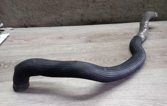 Volvo XC90 Engine coolant pipe/hose