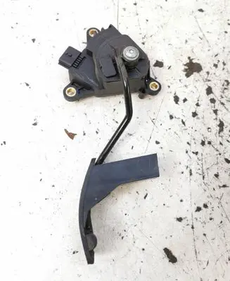 Nissan Qashqai Accelerator throttle pedal 1737B