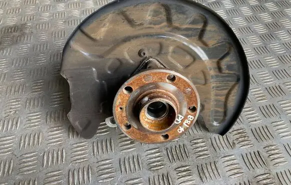 Volkswagen PASSAT B8 Front wheel hub 5Q0407258C