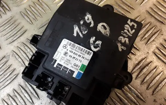 Mercedes-Benz A W169 Door control unit/module 1698208626 A1698208626