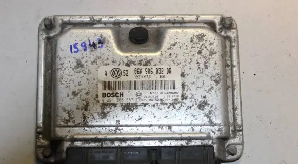 Volkswagen Golf IV Engine control unit/module 06A906032DR 26SA7118 0261206887