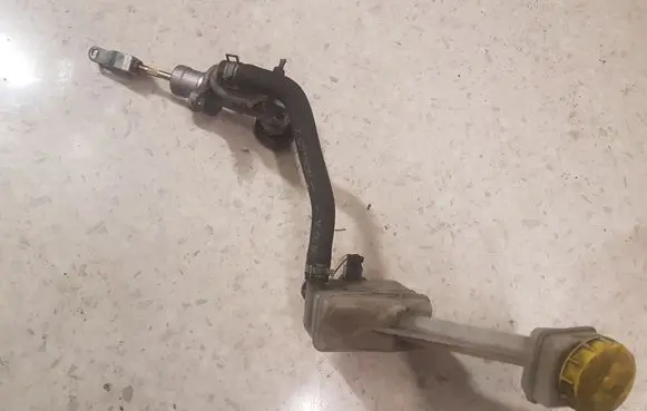 Nissan X-Trail T30 Master brake cylinder