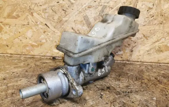 Toyota Hilux (AN10, AN20, AN30) Master brake cylinder 154417A