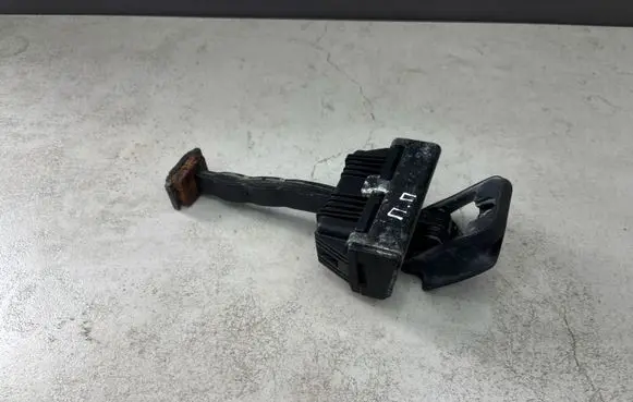 BMW 5 E60 E61 Front door check strap stopper 