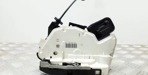 Seat Leon (5F) Rear door lock 5K4839015R 5F4839085B