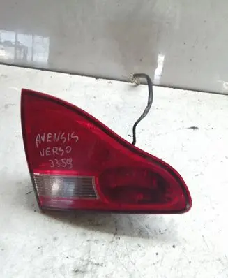 Toyota Avensis Verso Tailgate rear/tail lights