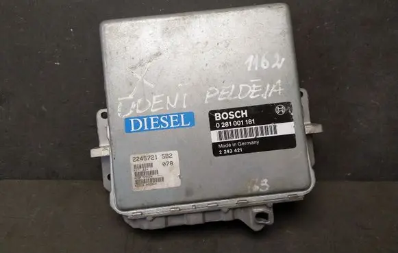 BMW 5 E39 Engine control unit/module 0281001181 2243421