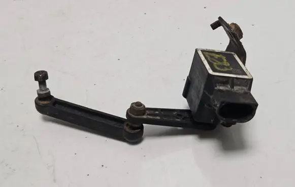 BMW X3 E83 Rear air suspension level height sensor 1093698 07206