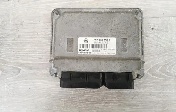 Volkswagen Polo IV 9N3 Engine control unit/module 03D906033F