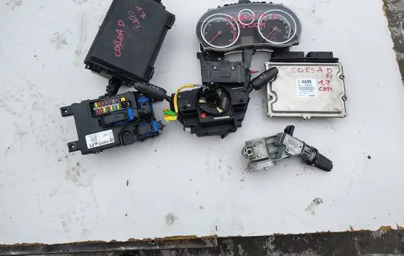 Opel Corsa D Engine control unit/module 55582625