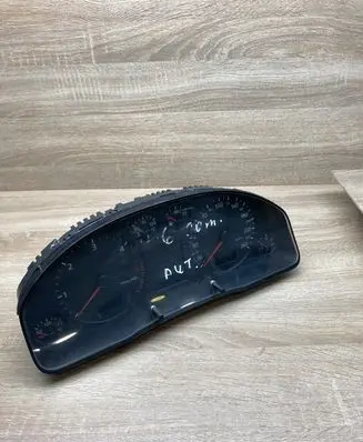 Speedometer (instrument cluster)