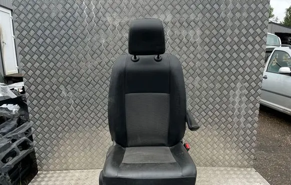 Opel Vivaro Front driver seat