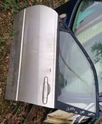 Lexus IS 200-300 Front door