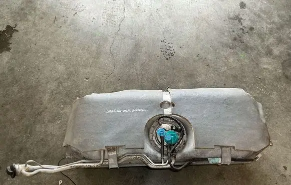 Jaguar XK8 - XKR Fuel tank NJD5908EG LJD3075BA