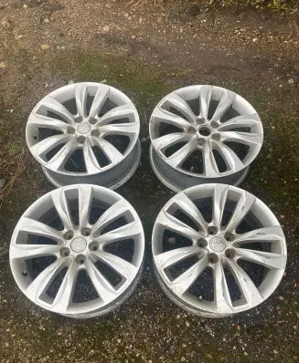 KIA Sorento R18 alloy rim 