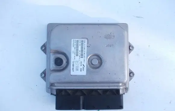 Fiat 500L Engine control unit/module ECU 51981627 BC0118910C 8GSWM3