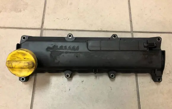 Renault Megane III Rocker cam cover 8200117386