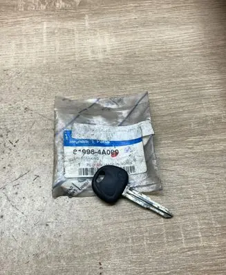 Hyundai H-100 Ignition key/card 819964A000