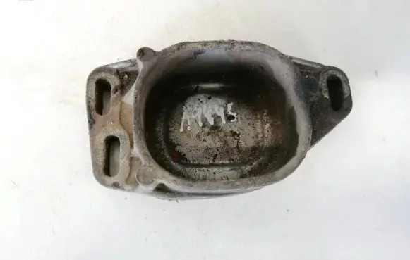 Volkswagen PASSAT B5 Engine mounting bracket 811780