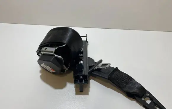 Audi A4 S4 B7 8E 8H Front seatbelt 560788701 560927324 8E0857705G