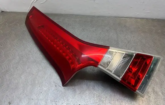 Volvo V70 Tailgate rear/tail lights